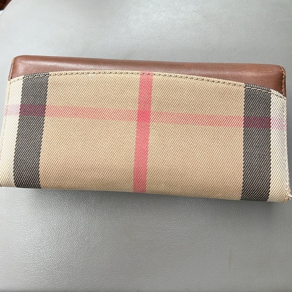 FANTASTIC CONDITION BURBERRY NOVA PLAID WALLET - Picture 9 of 9